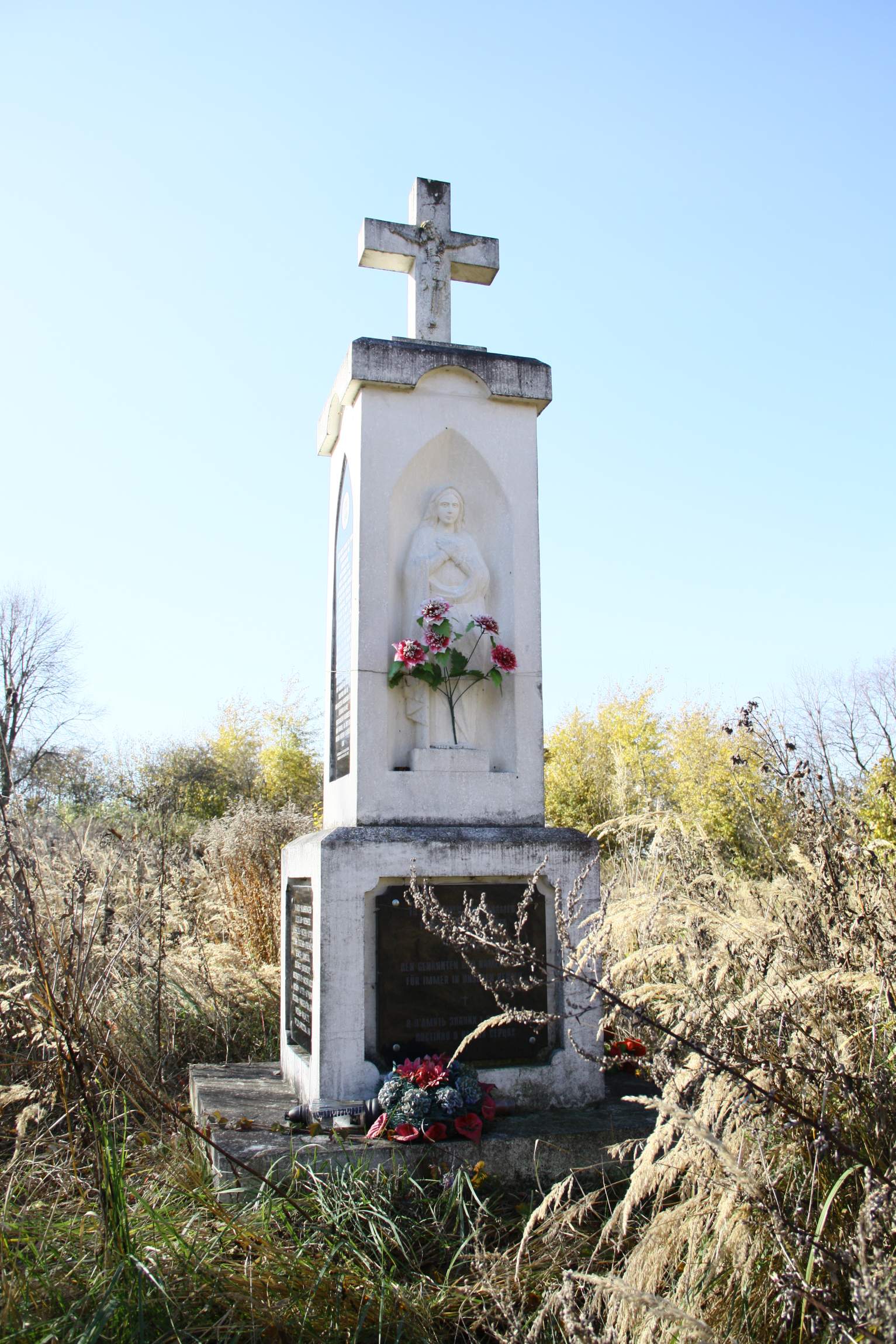 Monument auf dem deutschen Friedhof in Münchenthal.
